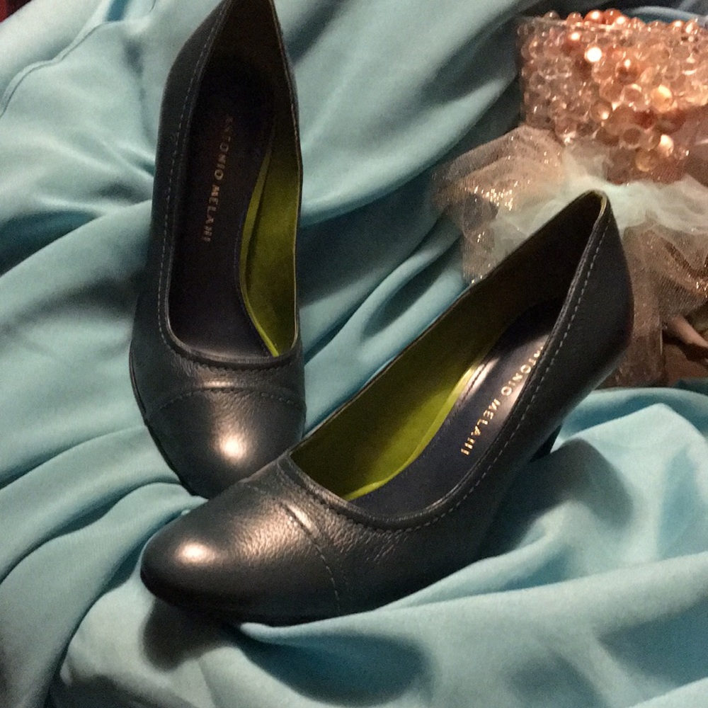 Antonio Melani size 6M teal Glove Fit leather heels